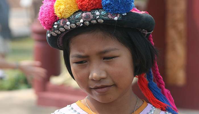 Thailand har mere end 30 etniske grupper, der varierer i historie, sprog, religion, levevis og udseende. De fleste etniske grupper er bosiddende i den nordlige del af landet of ofte på grænselandet til Burma og Laos.