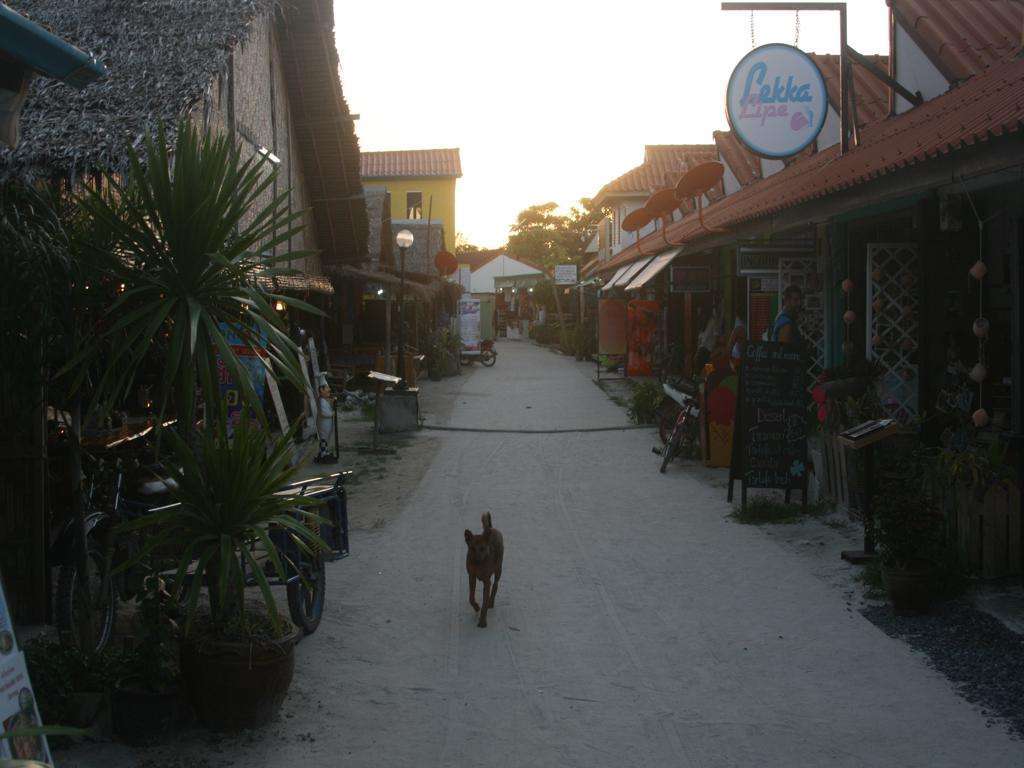"Walking Street" mellem strandene