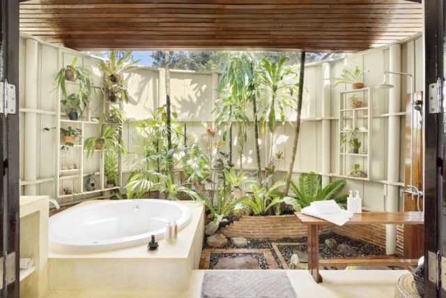 Shantaa Koh Kood Cozy Bathtub