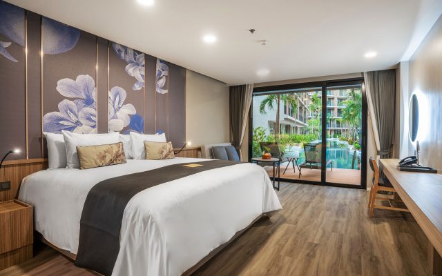 La Flora Room with Pool Access