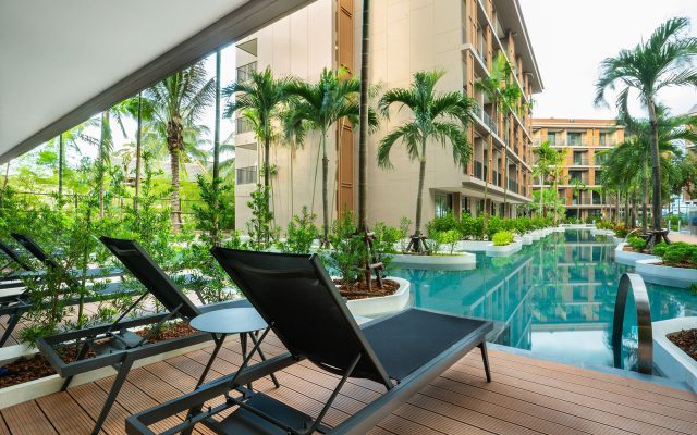 La Flora Room with Pool Access