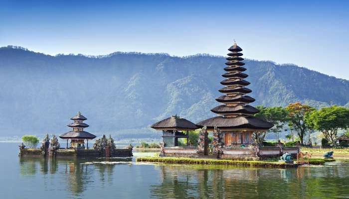 Ulun Danu Bratan Tempel - Det berømte "vandtemple" ligger ved kanten af Bratan-søen og er dedikeret til søgudinden og guderne af Batur-bjerget og Mount Gunung Agung.
