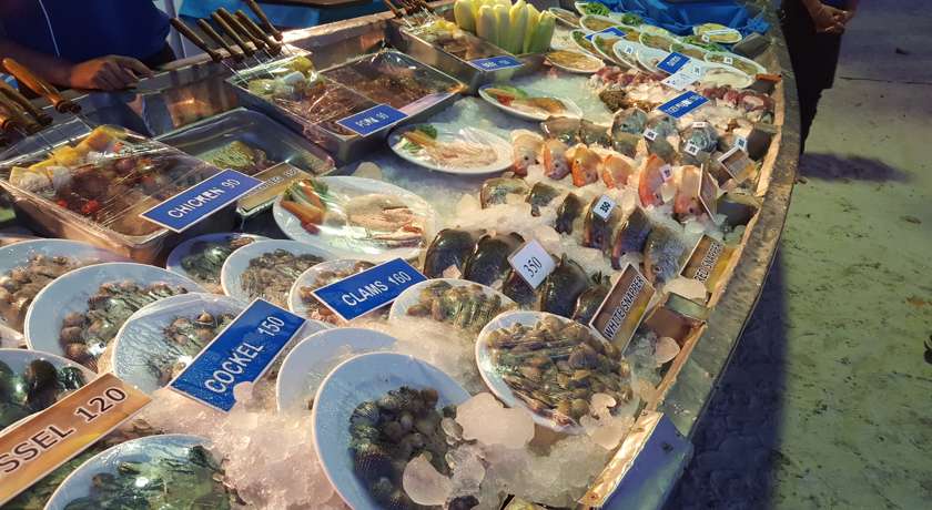 Shopping på White Sand Beach – Koh Chang Shopping på White Sand Beach – Koh Chang