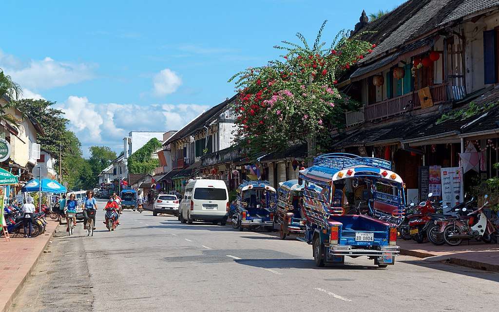 Sisavangvong-Road-in-Luang-Prabang