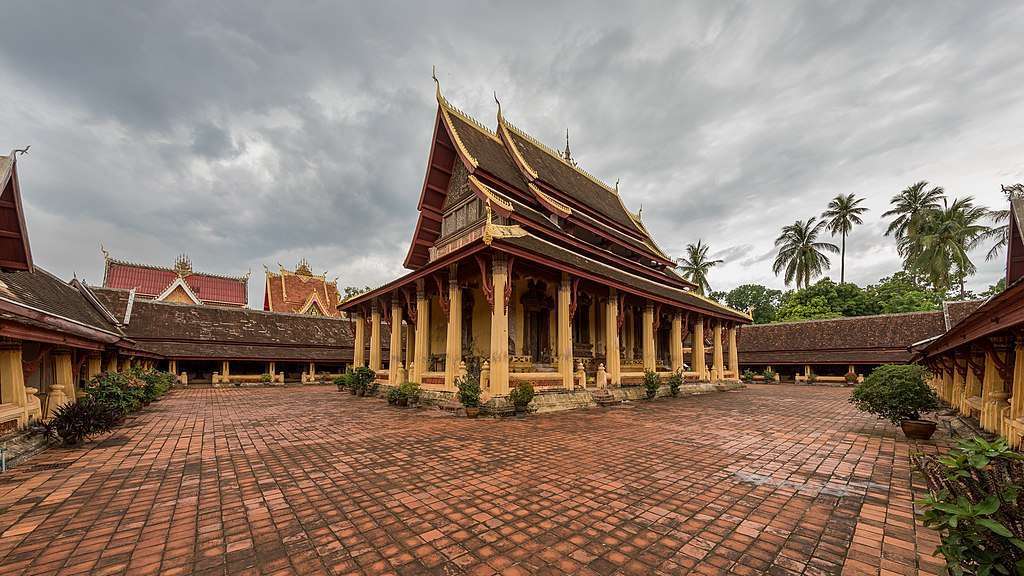 Wat Si Saket er et tidligt 19. århundrede buddhistisk kloster i centrum af Vientiane. Det er det ældste tempel i byen, der stadig er i sin oprindelige form.