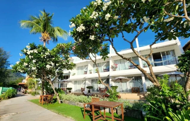 Layalina Hotel Walkway