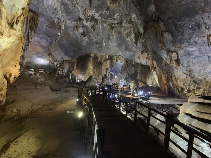 Phong Nha grotterne i Vietnam 1