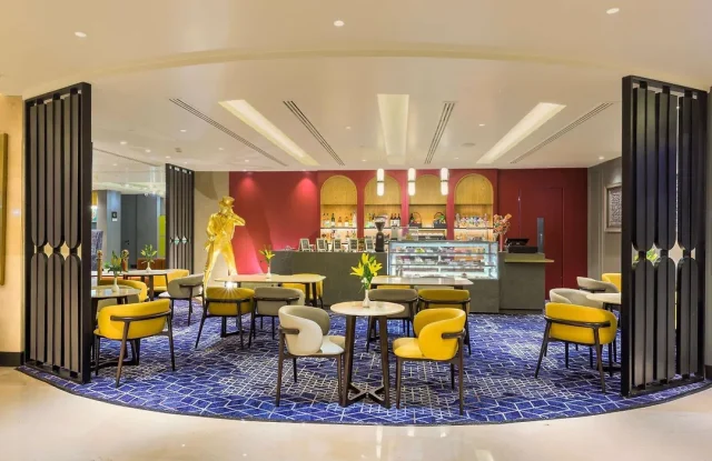 Agra Crystal Sarovar Premier Bar