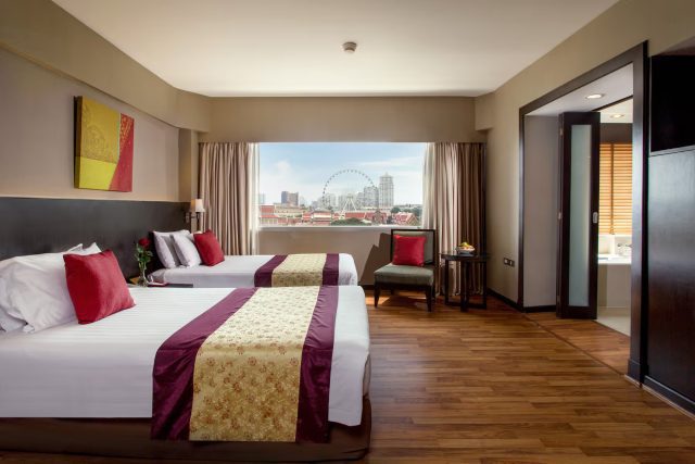 Ramada Plaza Bangkok Guest Room Deluxe 2