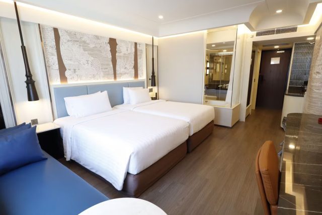 Ramada Plaza Bangkok Bed Room