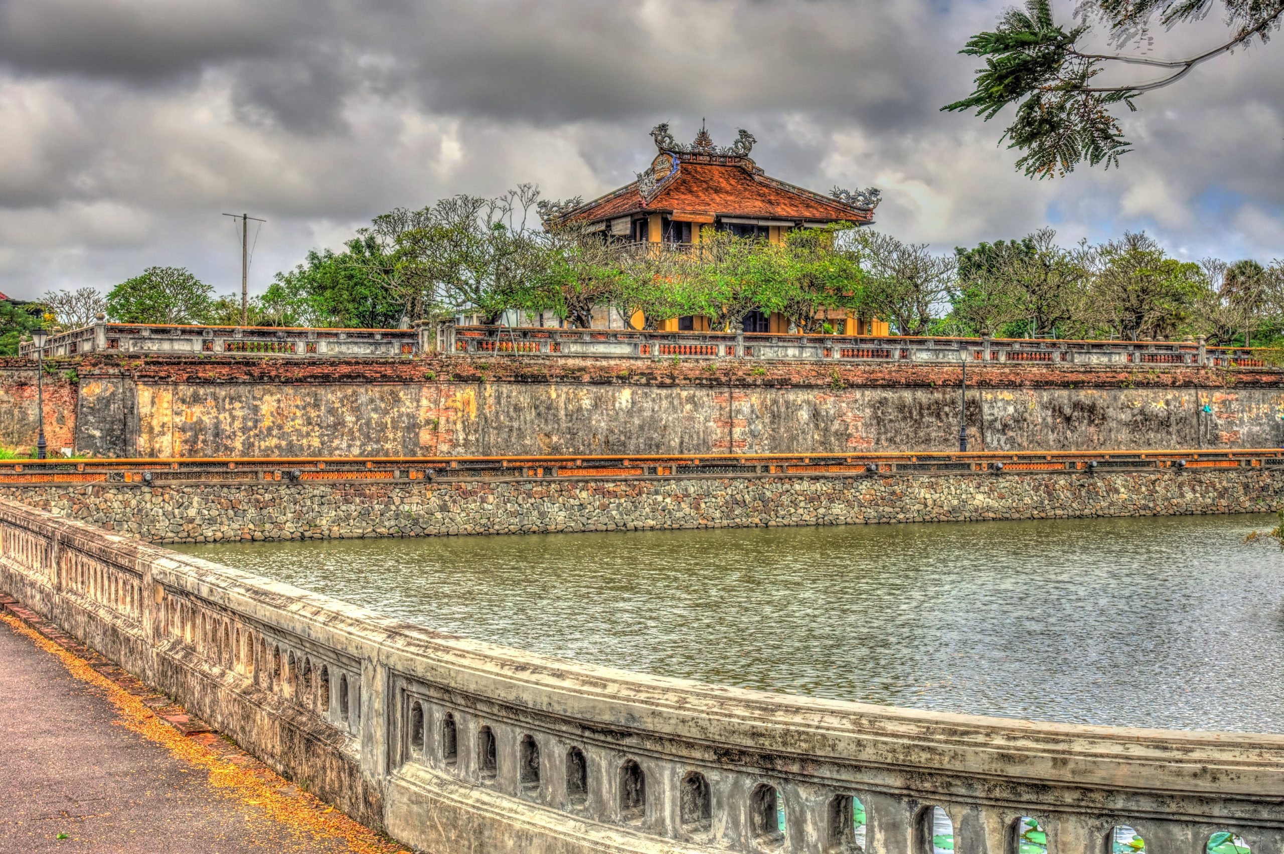 https://asientravel.dk/wp-content/uploads/2025/10/hue-citadel-vietnam-2025-10-06-11-30-26-utc-1-scaled.jpg