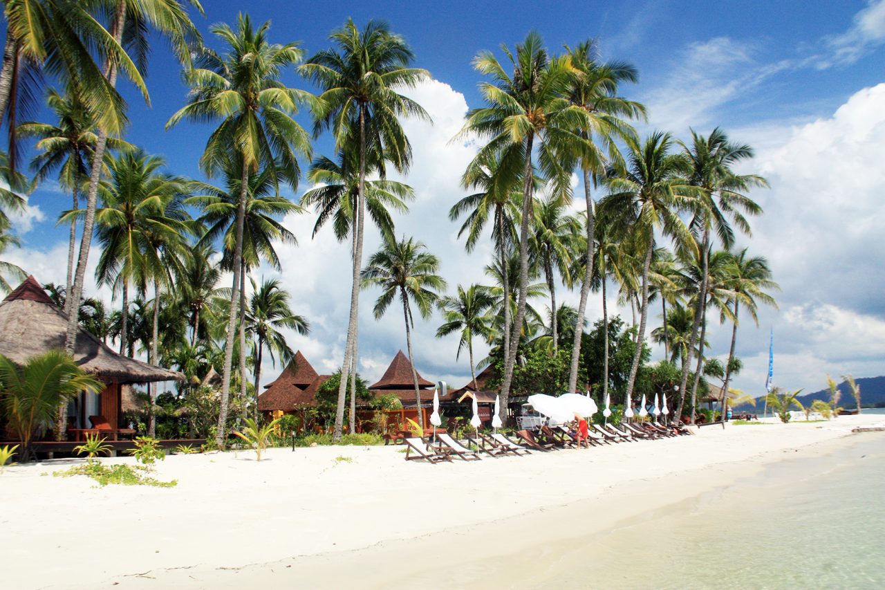 Rejse til Koh Mook – smukke strande, Emerald Cave og øhop i Thailand