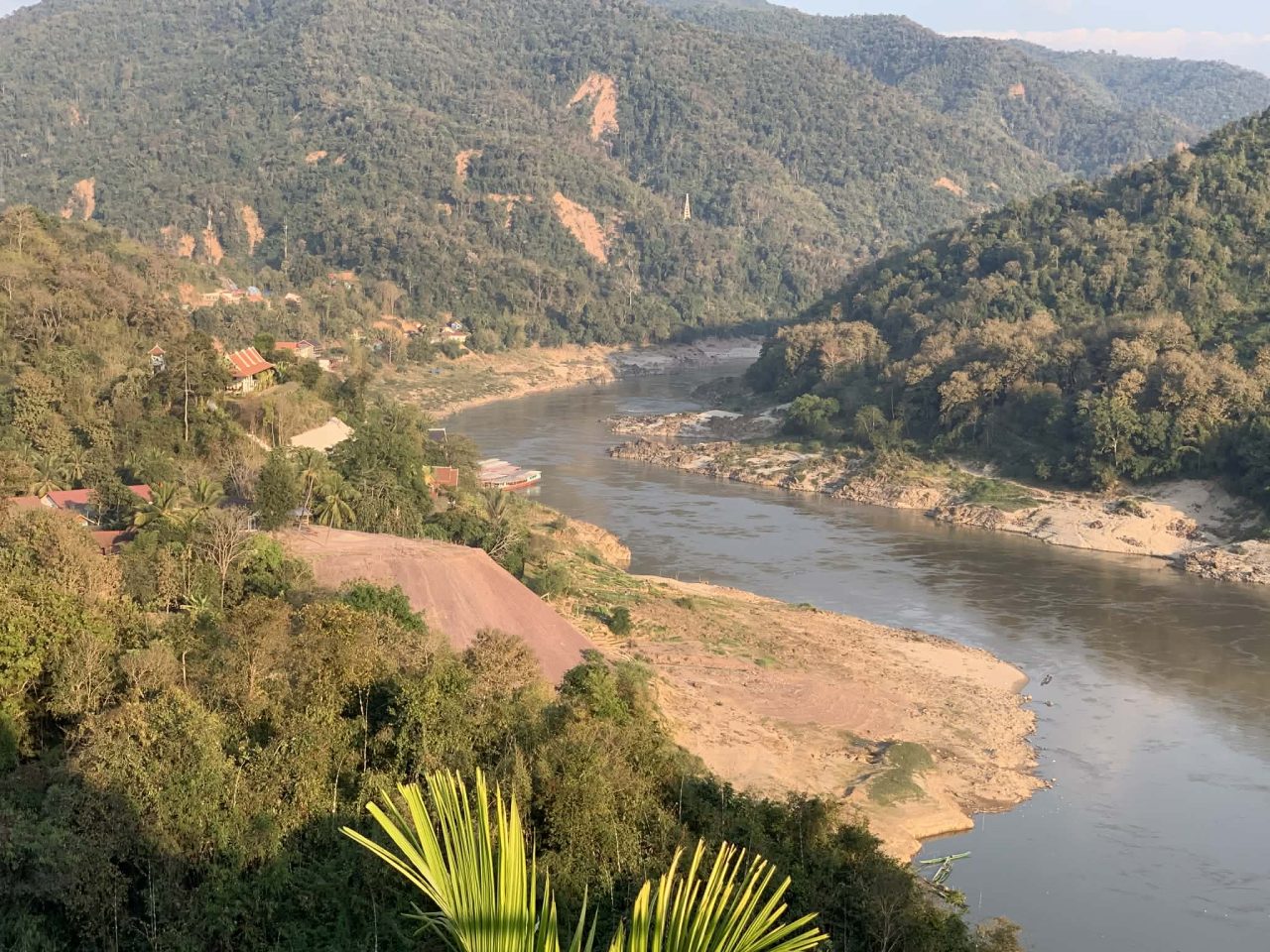 Flodlandskabet og mødet med det “langsomme” Laos
