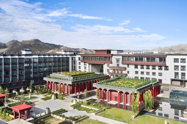 hilton shigatse - outdoor garden